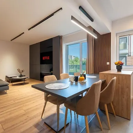 Mohost Alive Modern Serenity With Terrace View アパート ブラショフ